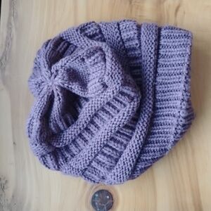 🏔   LAVENDER SKULL CAP  EUC Lvaiz